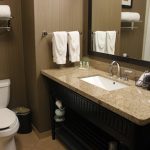 holiday inn bathroom