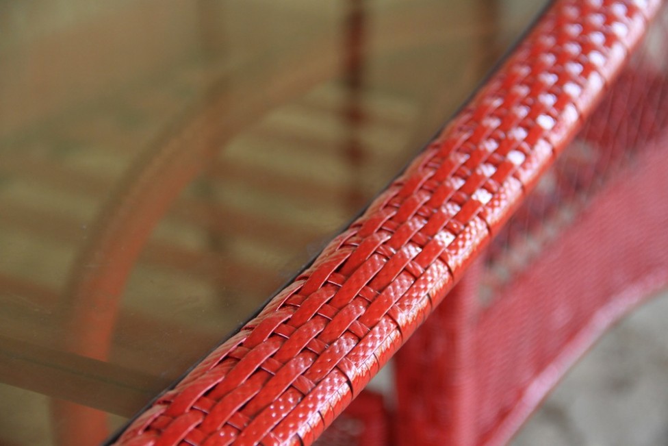 Giving an Old Patio Set a Fresh Look with RustOleum® Universal® Gloss