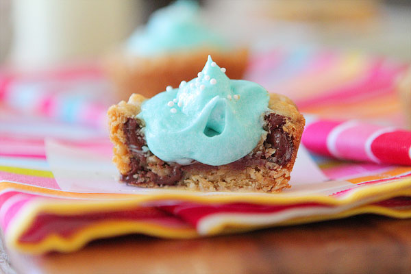 baby-blue-chocolate-chip-oatmeal-cookie-cups-13