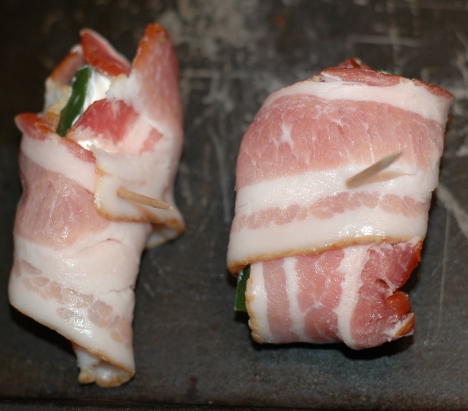 Jalapeno poppers with bacon and cream cheese